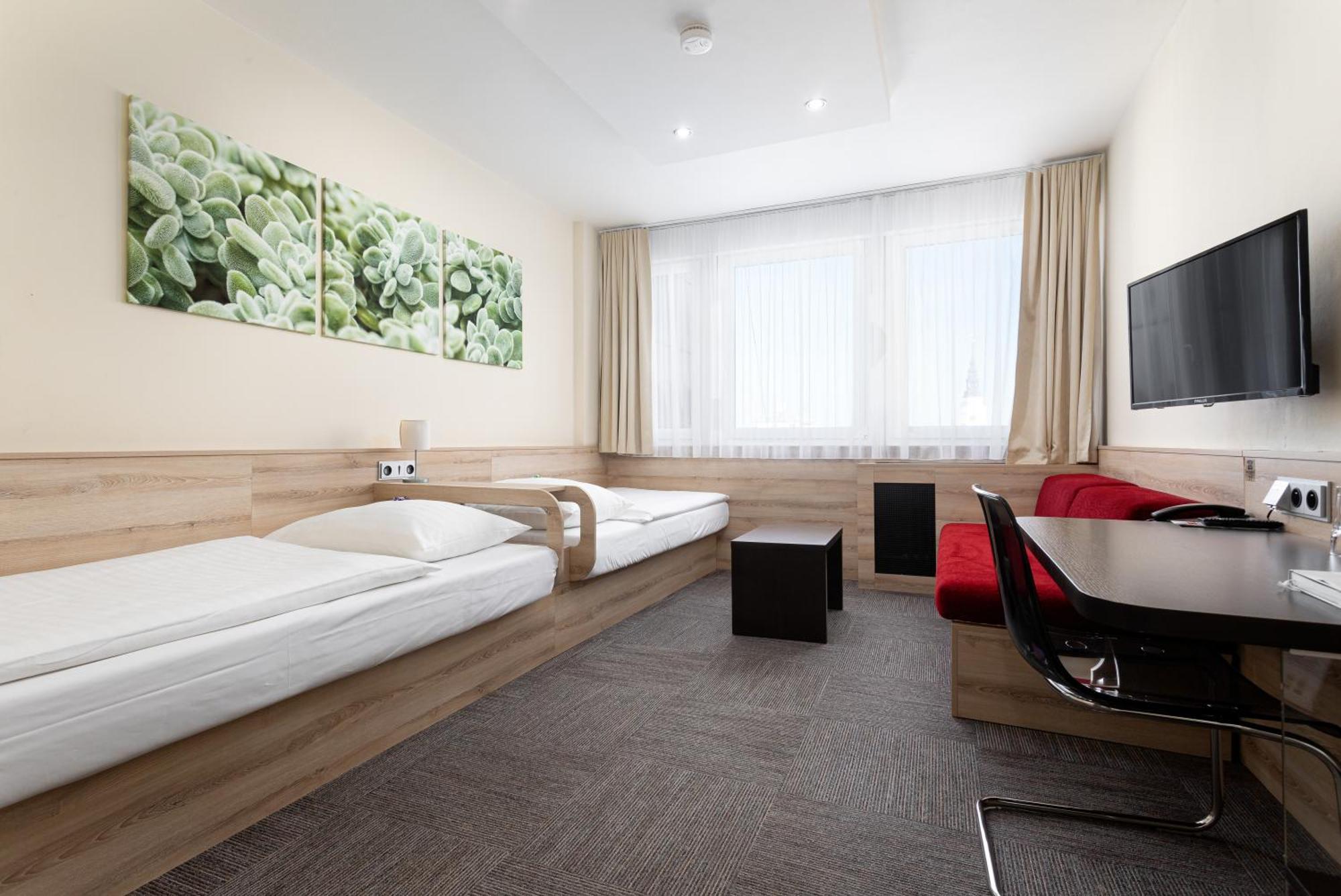 Hotel Koruna Опава Екстер'єр фото