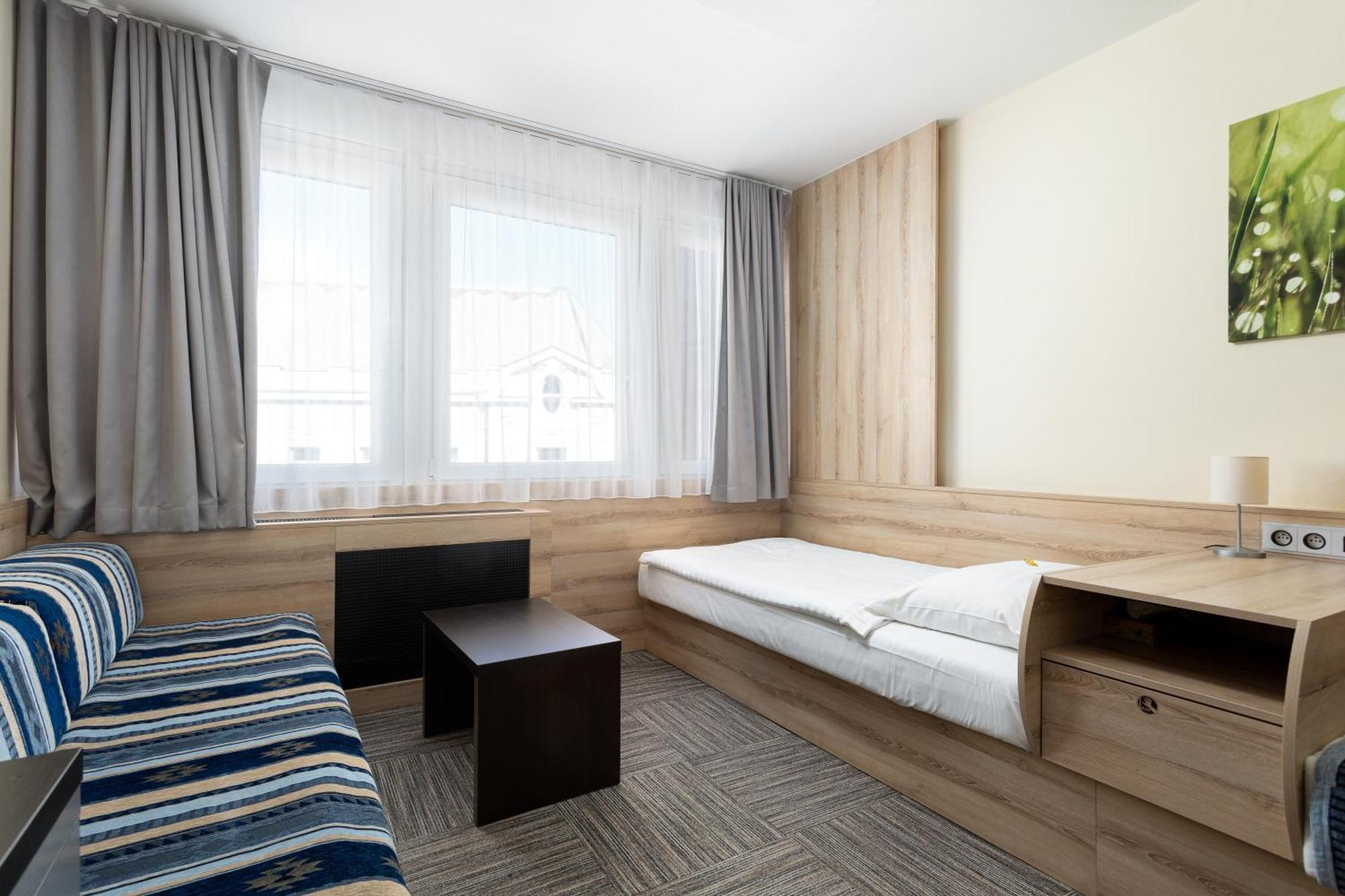 Hotel Koruna Опава Номер фото